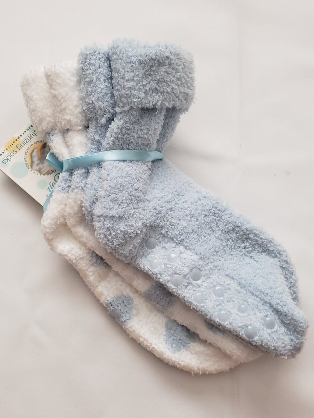 NWT Earth Therapeutics plush socks Thera Soft moisturizing shea butter infused - Picture 3 of 3